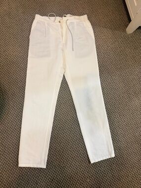 White Skinny Pants - Clean Minimal Style